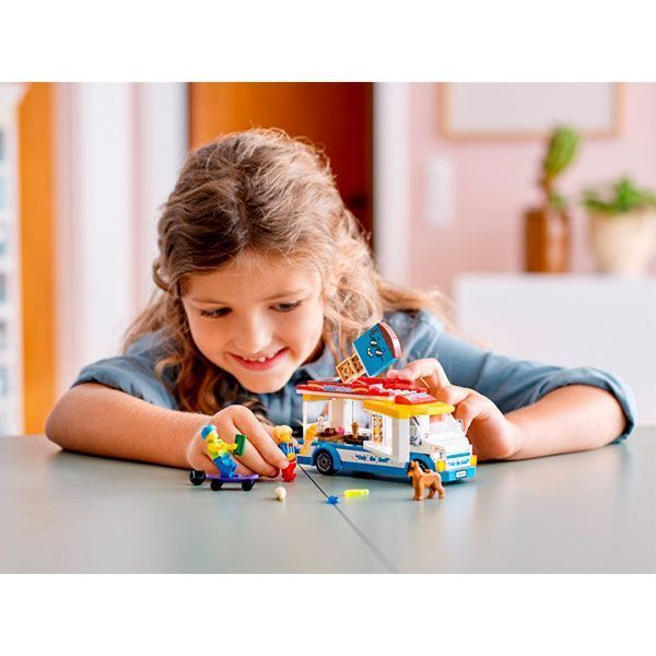 Конструктор LEGO City Фургон с мороженым 60253