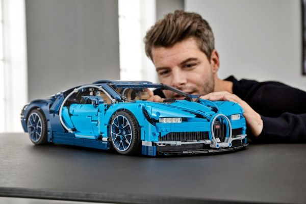 Конструктор LEGO Technic Bugatti Chiron 42083
