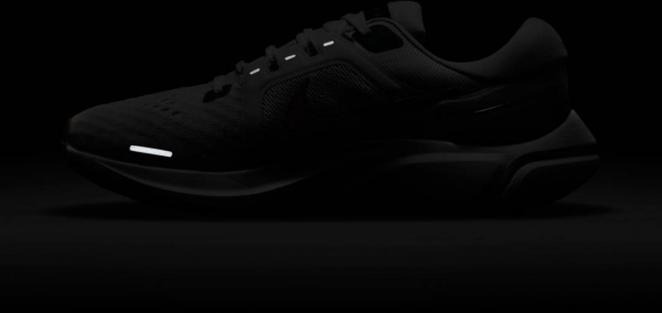 Кросівки Nike AIR ZOOM VOMERO 16 DA7698-104 р.38 білий