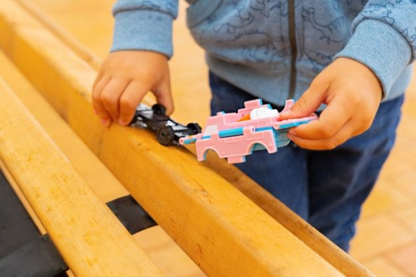 Машинка-трансформер Flip Cars 2 в 1 Міський транспорт, Автомобіль з морозивом і Міні-фургон EU463875-18