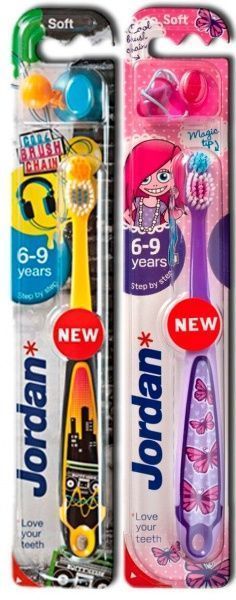 Дитяча зубна щітка Jordan Step3 6-9 років з чарівним брелоком м'яка 1 шт.