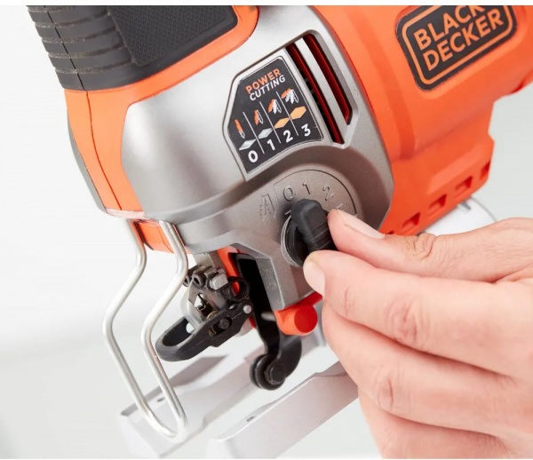 Электролобзик Black+Decker BES610