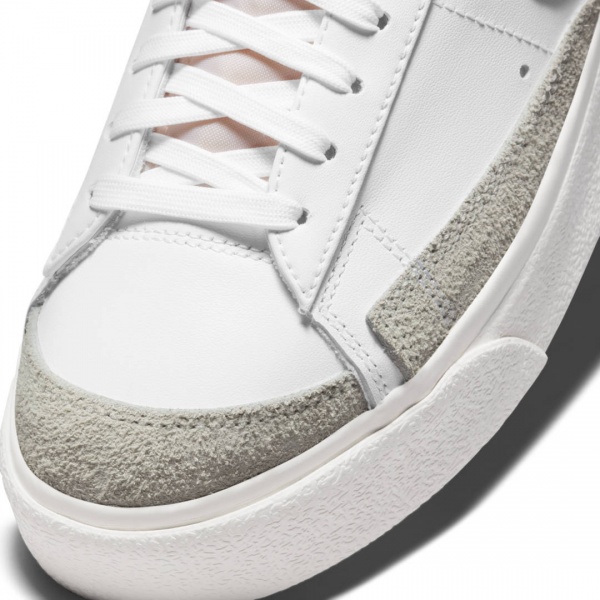 Кроссовки Nike Blazer Low Platform DJ0292-101 р.US 9 белый
