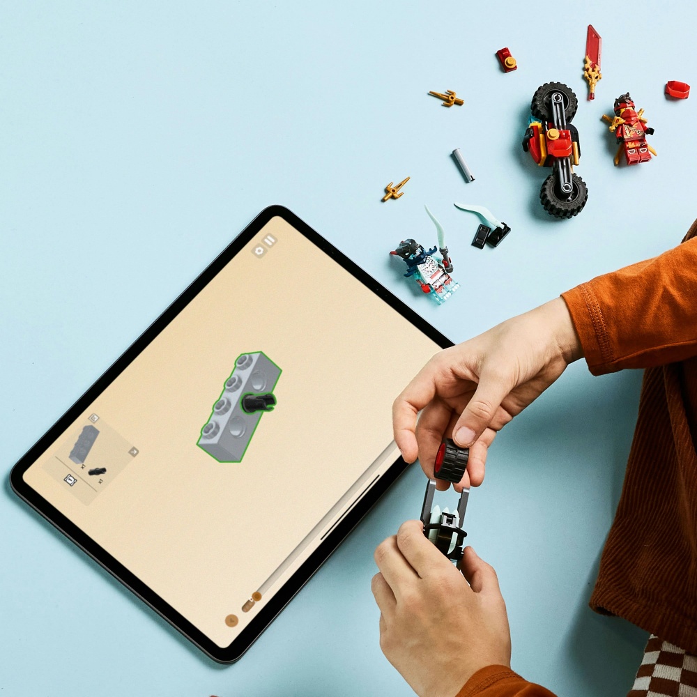 Конструктор LEGO NINJAGO Скоростная гонка Кая на мотоцикле 71838