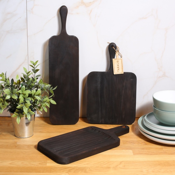 Дошка сервірувальна чорна рельєфна з ручкою 37х17 см Tarkus