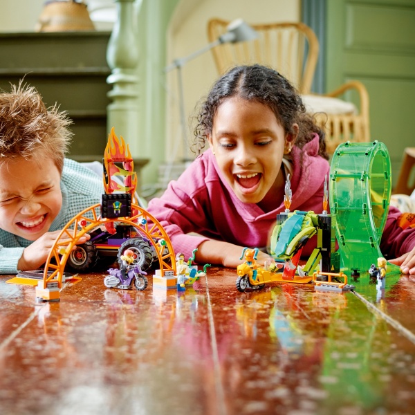 Конструктор LEGO City Подвійна петля каскадерської арени 60339