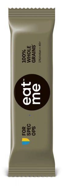 Батончик Eat me Солона карамель, арахіс та кунжут у чорній кондитерській глазурі 40 г 