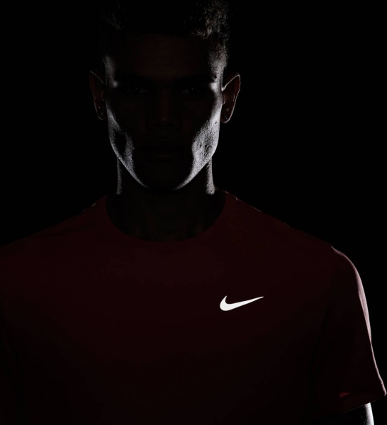 Футболка Nike M NK DF UV MILER SS DV9315-655 р.L червоний