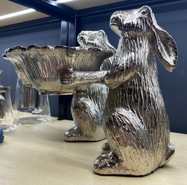 Статуэтка-подставка Донат для зайчика в серебристом цвете