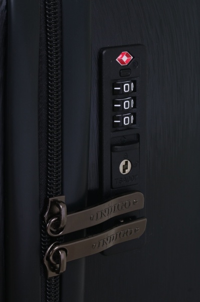 Чемодан 62 л черный LS22300 59х42х25 ABS 