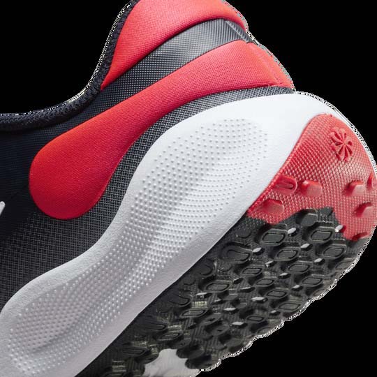 Кроссовки Nike NIKE REVOLUTION 7 (GS) FB7689-400 р.39 черный