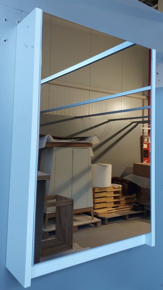 Дзеркальна шафа ЮВЕНТА