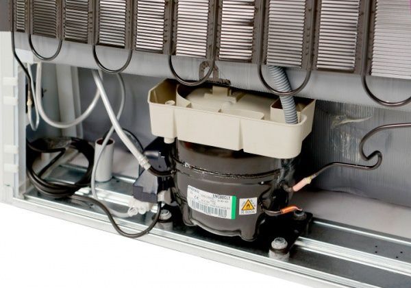 Встраиваемый холодильник Whirlpool SP40 801 EU