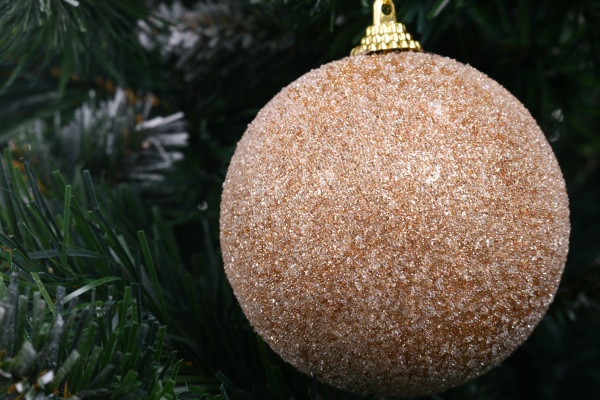 Елочная игрушка в форме шара с блестками и бусинками 8 см CAA130500 