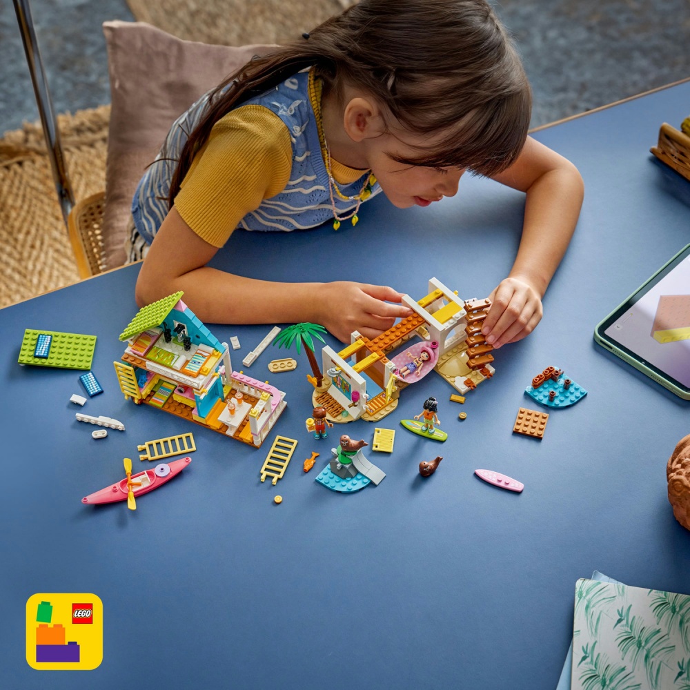 Конструктор LEGO Friends Пляжный домик с морскими котиками 42699