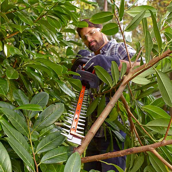 Кусторез Black+Decker BEHTS501