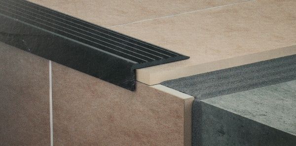 Лента самоклеящаяся резиновая 46 мм 1 м