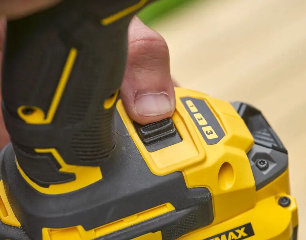 Гайковерт ударный аккумуляторный Stanley FatMax SFMCF820D2K