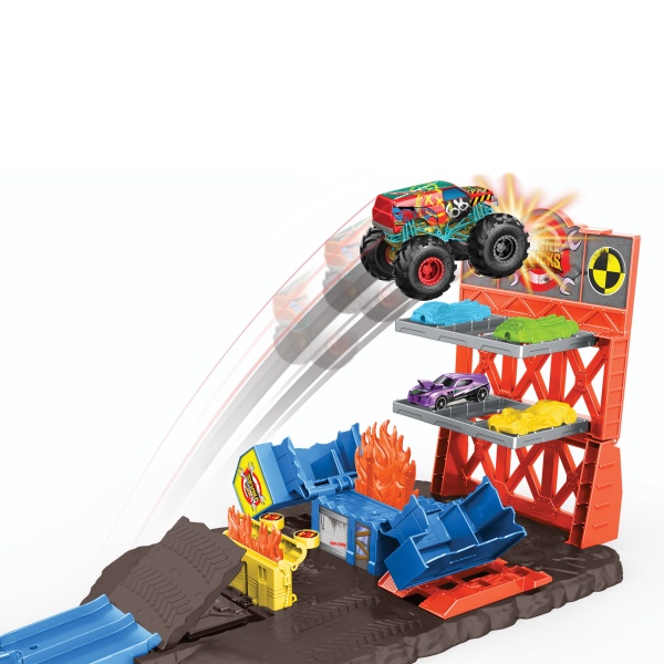 Игровой набор Hot Wheels Приключения на станции серии Monster Trucks HFB12