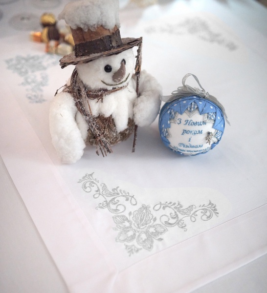 Доріжка на стіл Сяйво 70x70 см білий/срібний Едельвіка 