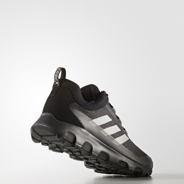 Кроссовки Adidas TERREX VOYAGER R.RD S80798 р.UK 11,5 черно-белый