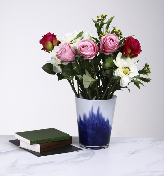 Ваза скляна Wrzesniak Glassworks Confetti опал 35 см кобальтовий 