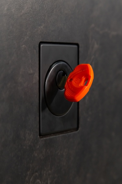 Дверь входная Булат Термо FORTEZZA (Квадро) 536 mamba morion / белый супермат 2050x950 мм правая