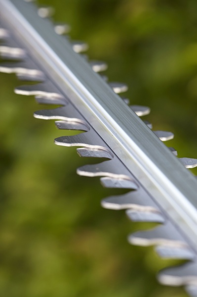 Кущоріз акумуляторний Gardena для живої огорожі ComfortCut Li-18/60 без батареї 9838-55