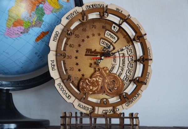 Часы настольные Байк d25.5 см