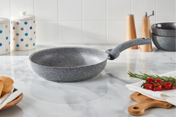 Сковорода з кришкою 28 см Cuore Di Pietra (CPPDLCV28I) Accademia Mugnano