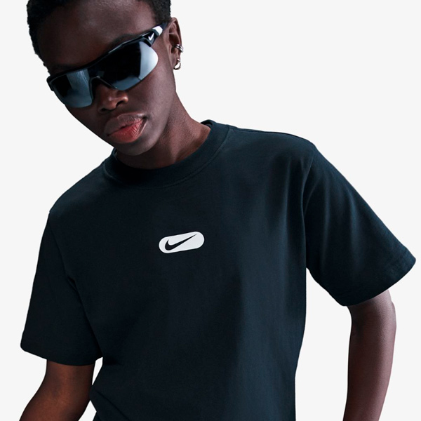 Футболка Nike W NSW CLUB SS TEE OC SWOOSH HQ1698-010 р.M чорний