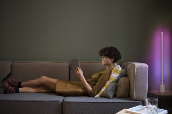 Лампа светодиодная Ledvance Smart Wi-Fi Floor Corner Slim 8W 2700-6500K 