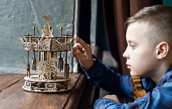 Деревянный 3D-конструктор UGEARS Карусель