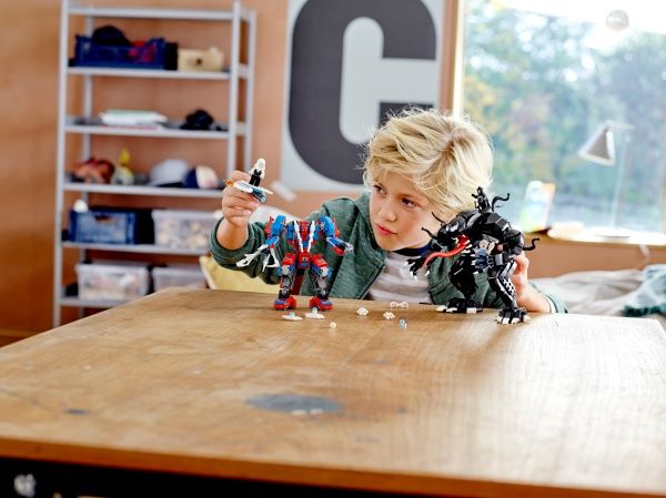 Конструктор LEGO Super Heroes Marvel Людина-Павук проти Венома 76115