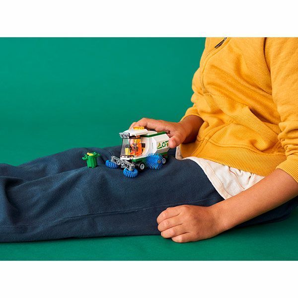 Конструктор LEGO City Дворник 60249