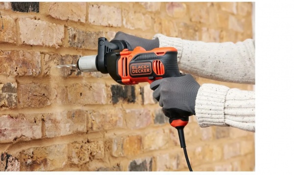 Дрель ударная Black+Decker BEH850