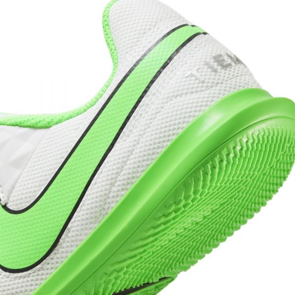 Футзальне взуття Nike Jr. Tiempo Legend 8 Club IC AT5882-030 р. US 3,5Y сірий