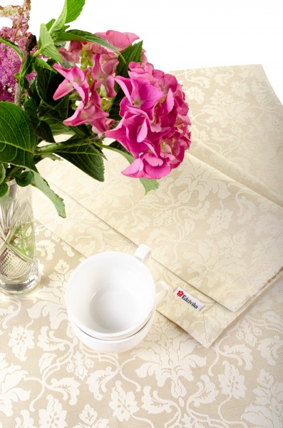 Скатерть Версаль 119-23/00 150x250 см бежевый/золотой Эдельвика 