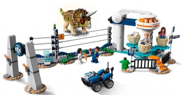 Конструктор LEGO Jurassic World Лють трицератопса 75937