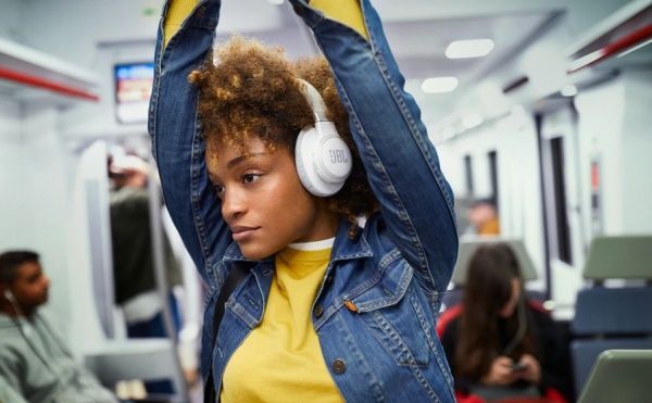 Наушники JBL® LIVE 650 BT NC white 