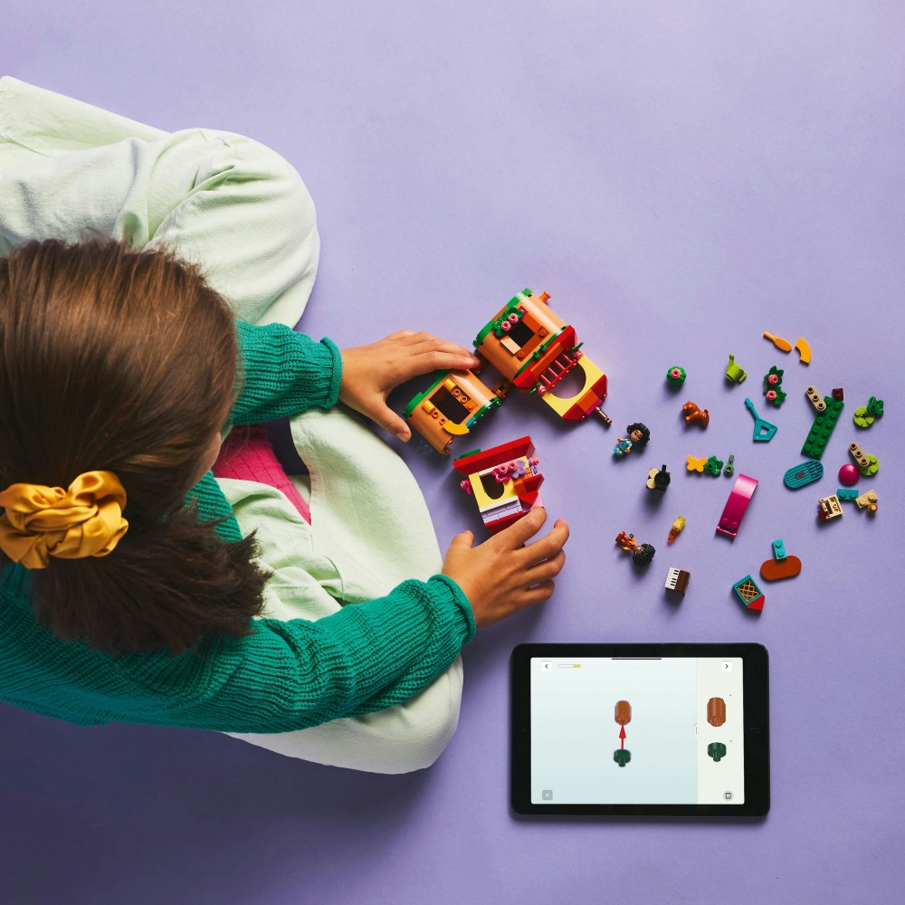 Конструктор LEGO Disney Мінібудинок Енканто 43261