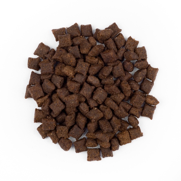 Корм для взрослых котов с чувствительным пищеварением Brit Premium By Nature с ягненком 1,5 кг