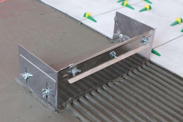 Гребенка зубчатая универсальная для нанесения клея на пол и плитку