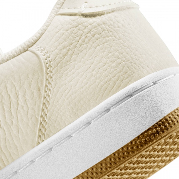 Кроссовки Nike Court Vintage Premium CW1067-103 р.US 8 бежевый
