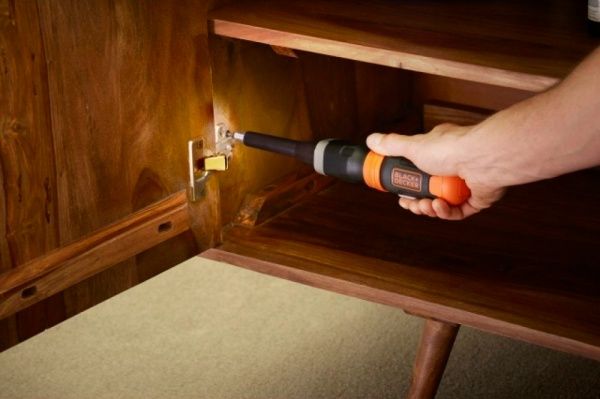 Отвертка аккумуляторная Black+Decker BCF601C