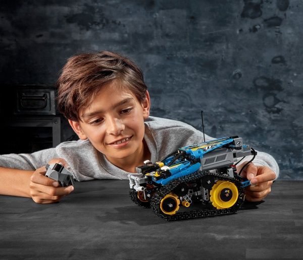 Конструктор LEGO Technic Швидкісний всюдихід з ДК 42095