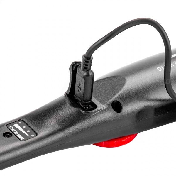 Фонарик AMiO WT10 красно-черный