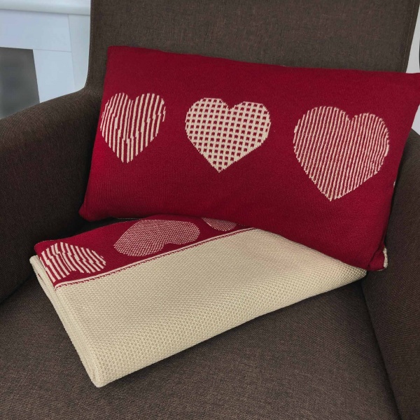 Подушка декоративная Сердца 30x45 см 1001 Бежевая 