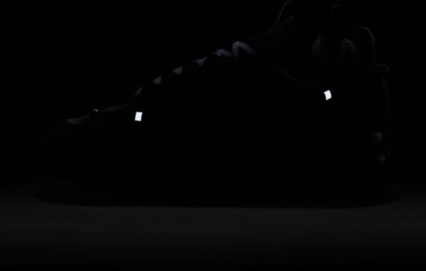 Кросівки Nike W AIR MAX FURYOSA NRG DC7350-001 р.35,5 чорний