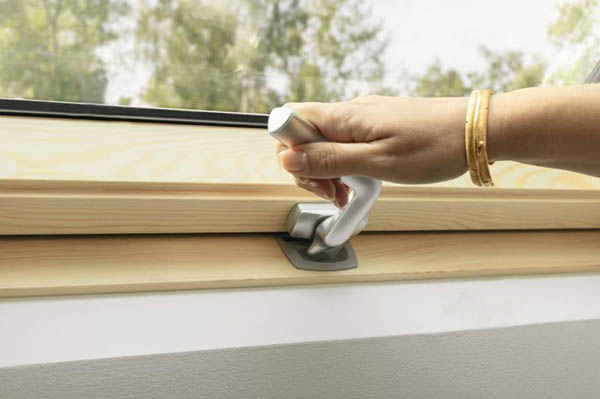 Вікно мансардне VELUX Стандарт 78x118 GZL MK06 1051B нижнє відкривання